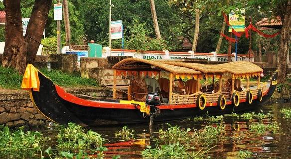 Houseboats In Alappuzha